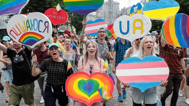 Des Canadiens veulent venir en aide aux Ukrainiens LGBTQ+