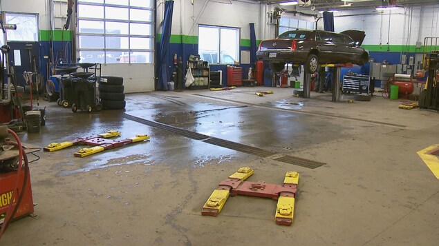 Les garages sont vides en raison des mauvaises conditions météo. Les garages sont vides en raison des mauvaises conditions météo.