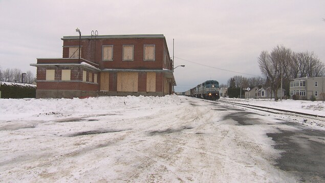Depuis la tragédie de juillet 2013, les vestiges de la défunte compagnie ferroviaire MMA sont presque tous disparus. Depuis la tragédie de juillet 2013, les vestiges de la défunte compagnie ferroviaire MMA sont presque tous disparus.