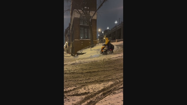 Le gars qui drift dans une côte.