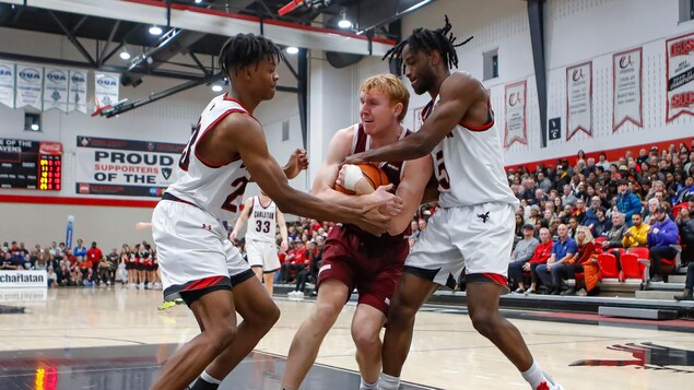 Les Ravens auront droit à un match revanche contre les Gee-Gees dans le carré d’as