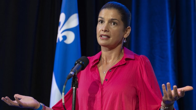 Cinquième vague au Québec : « On a toujours été très proactifs », se défend Guilbault