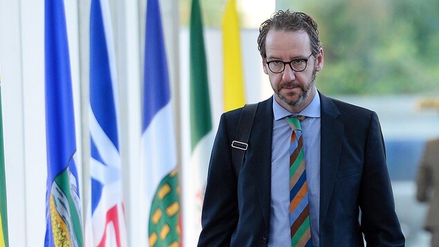 Gerald Butts , secrétaire principal du premier ministre Justin Trudeau, arrive à la réunion des premiers ministres à Ottawa, le mardi 3 octobre 2017.