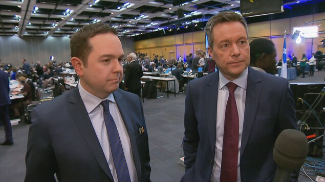Gérald Filion et Sébastien Bovet, lors du huis clos du budget provincial le 10 mars 2020