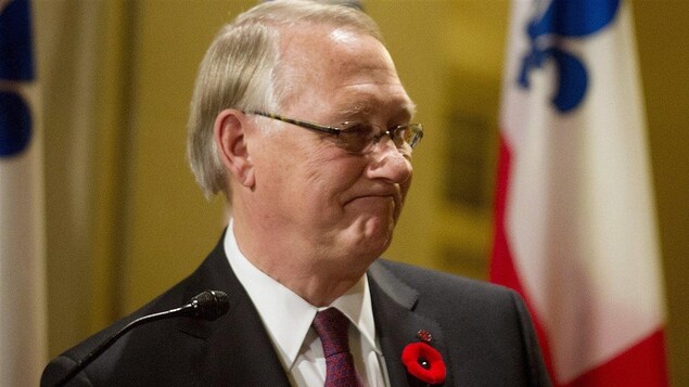 L'ex-maire de la Ville de Montréal Gérald Tremblay qui grimace lorsqu'il a annoncé sa démission. L'ex-maire de la Ville de Montréal Gérald Tremblay qui grimace lorsqu'il a annoncé sa démission.