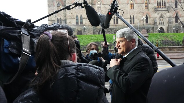 Les conservateurs pas inquiets de voir leurs collègues non vaccinés privés d’un vote