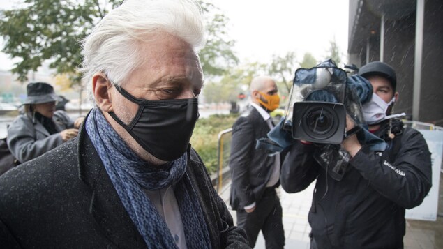 Arrivée de Gilbert Rozon au palais de justice ce matin.