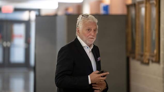 (gauche à droite) Gilbert Rozon à la pause ce matin au Palais de justice
