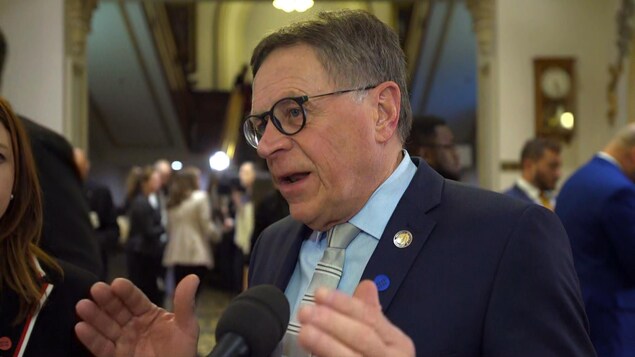 Gilles Lehouillier, maire de Lévis, lors d'une entrevue à l'Assemblée nationale après le dépôt du budget du Québec 2020-2021.