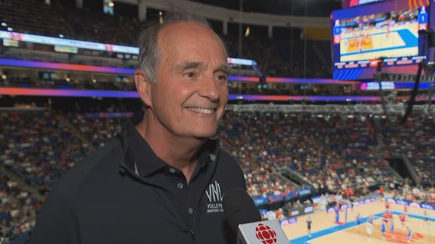 Gilles Lépine en entrevue au Centre Vidéotron.