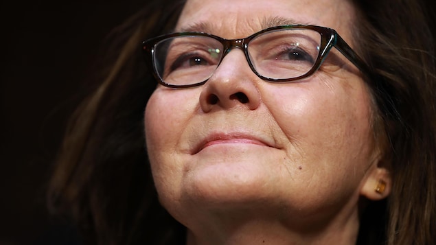 Gros plan de Gina Haspel. Gros plan de Gina Haspel.