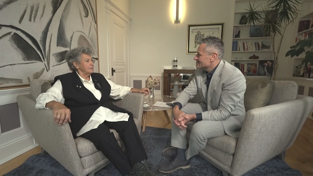Ginette Reno, en entrevue avec Bruno Savard.