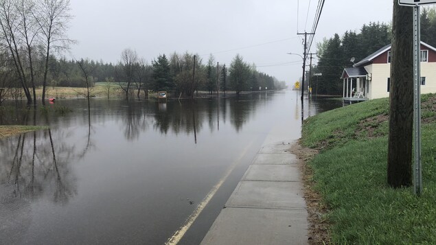Inondation d'une partie de la rue Principale à Girardville.