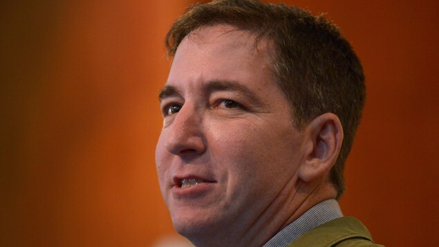 L'auteur et journaliste Glenn Greenwald s'adresse au public de l'Association brésilienne de la presse à Rio de Janeiro, au Brésil.
