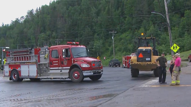 Glissement de terrain à Rivière-Éternité : au moins deux personnes toujours recherchées