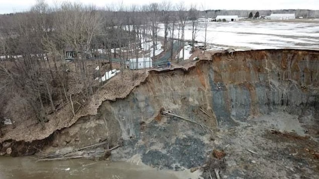 Important glissement de terrain à Saint-Léonard d’Aston