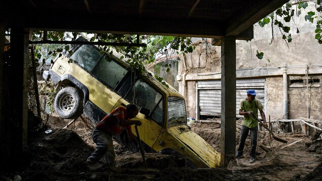 Une « centaine » de morts et peu d’espoir de retrouver des survivants au Venezuela