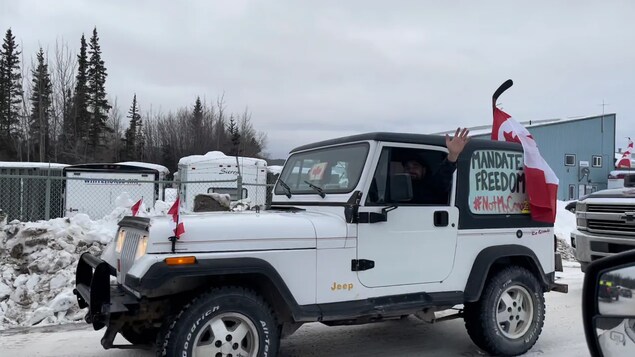 Des manifestations à Yellowknife et à Whitehorse font écho à celle d’Ottawa