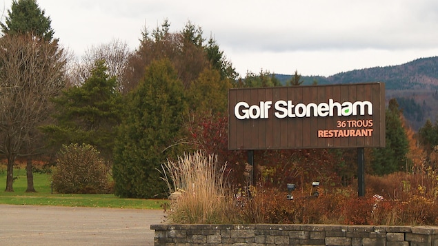L’avenir du golf de Stoneham s’impose dans la campagne à la mairie