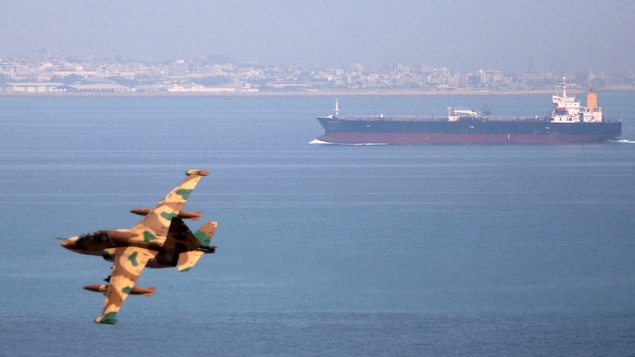 Un avion militaire iranien en manoeuvre dans le golfe d'Oman.