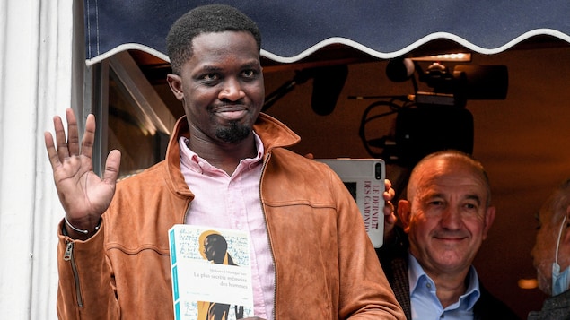 Le Sénégalais Mohamed Mbougar Sarr remporte, à 31 ans, le prix Goncourt