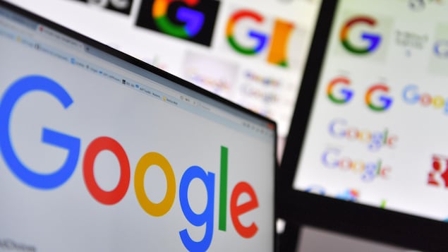 Un logo de Google sur l'écran d'un ordinateur.