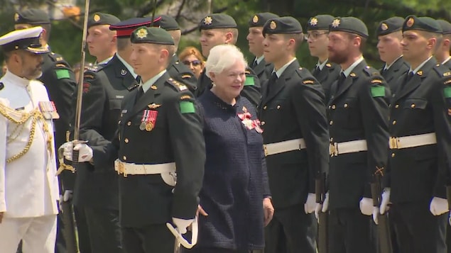 La lieutenante-gouverneure de l'Ontario, Elizabeth Dowdeswell, arrive à Queen's Park. La lieutenante-gouverneure de l'Ontario, Elizabeth Dowdeswell, arrive à Queen's Park.