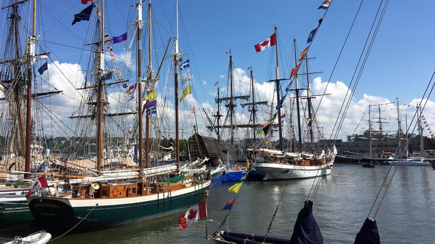 Les grands voiliers sont à Québec. Les grands voiliers sont à Québec.