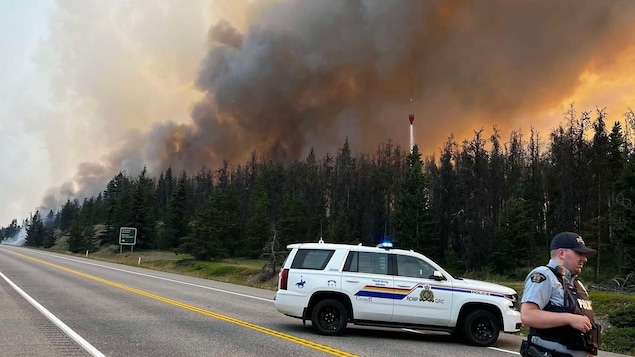 Flames Now 5 Km From Jasper Townsite As ’aggressive’ Wildfires Burn ...