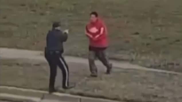 Un policier de la GRC tire sur un homme supposément armé à Thompson