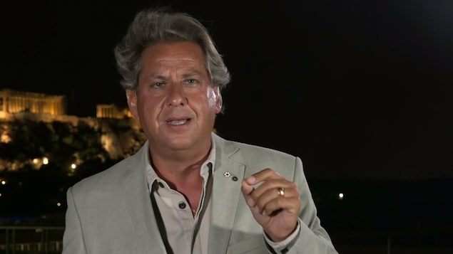 Alain Lefèvre devant l'Acropole.