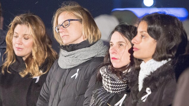 De gauche à droite : Sophie Grégoire Trudeau, Catherine Bergeron (la soeur d'une victime de Polytechnique), Valérie Plante et Dominique Anglade lors de la cérémonie pour rendre hommage aux victimes du massacre de Polytechnique 28 ans plus tard. De gauche à droite : Sophie Grégoire Trudeau, Catherine Bergeron (la soeur d'une victime de Polytechnique), Valérie Plante et Dominique Anglade lors de la cérémonie pour rendre hommage aux victimes du massacre de Polytechnique 28 ans plus tard.