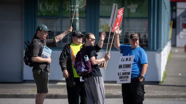 Grève des ports : le ministre du Travail demande au médiateur de proposer un accord