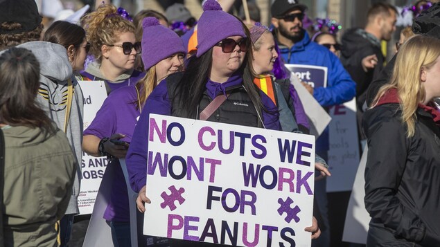 Ontario education worker ratification vote begins