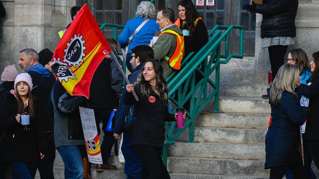 Grève des fonctionnaires fédéraux : « On est ici pour le temps que ça va prendre »