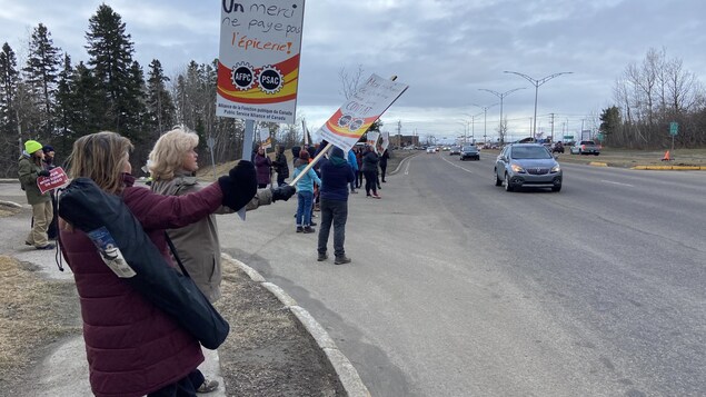 Des milliers de fonctionnaires fédéraux en grève