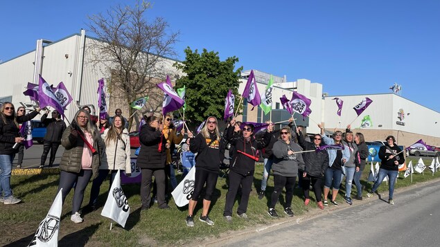 An indefinite strike at the Olymel plant in Drummondville