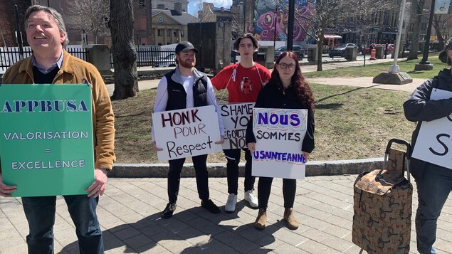 Les professeurs en grève de l’Université Sainte-Anne reçoivent des appuis à Halifax