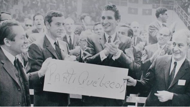 Gilles Grégoire, Fernand Paré, Guy Bertrand et René Lévesque. Gilles Grégoire, Fernand Paré, Guy Bertrand et René Lévesque.