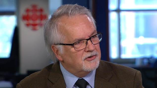 Guy Gendron en entrevue sur le plateau de RDI.