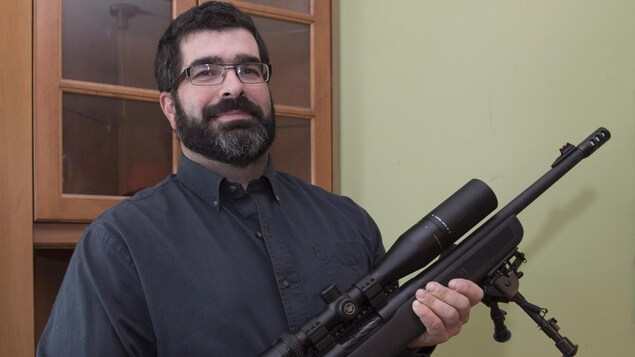 Guy Morin, porte-parole du regroupement Tous contre un registre québécois des armes à feu. Guy Morin, porte-parole du regroupement Tous contre un registre québécois des armes à feu.
