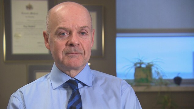 Dr Guy Waddell, directeur du Département d'obstétrique et gynécologie au CIUSSS de l'Estrie-CHUS Dr Guy Waddell, directeur du Département d'obstétrique et gynécologie au CIUSSS de l'Estrie-CHUS