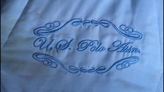 Un habit de neige avec une inscription Un habit de neige avec une inscription