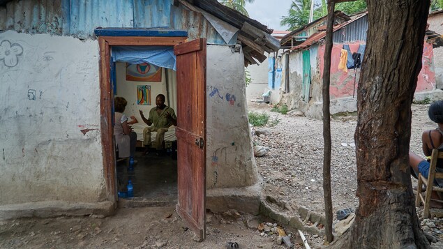 Eder Romeus, dans sa résidence de Jacmel, en Haïti