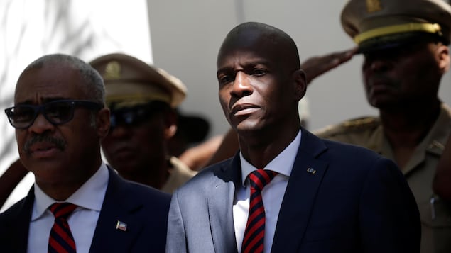 Le président d'Haïti Jovenel Moise (centre) et le premier ministre Jack Guy Lafontant (gauche) lors d'une cérémonie à Port-au-Prince en mars. Le président d'Haïti Jovenel Moise (centre) et le premier ministre Jack Guy Lafontant (gauche) lors d'une cérémonie à Port-au-Prince en mars.