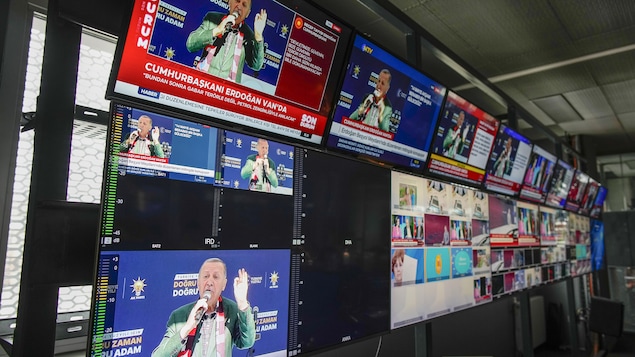 Turquie : la police prend le contrôle du siège d’une chaîne de télévision d’opposition