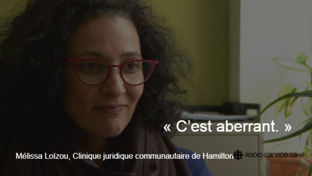 Photo de Mélissa Loïzou, une femme aux cheveux bruns bouclés portant des lunettes. En surimpression, la citation suivante est inscrite : « C'est aberrant. » Photo de Mélissa Loïzou, une femme aux cheveux bruns bouclés portant des lunettes. En surimpression, la citation suivante est inscrite : « C'est aberrant. »