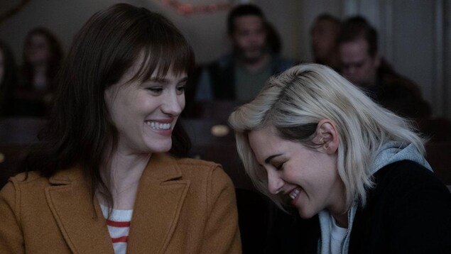 Les actrices Mackenzie Davis et Kristen Stewart