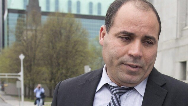 Mohamed Harkat à sa sortie de la Cour suprême du Canada en 2014 Mohamed Harkat à sa sortie de la Cour suprême du Canada en 2014