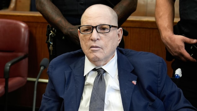 Harvey Weinstein dans un tribunal.